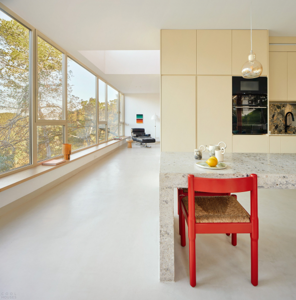 Дом, адаптированный к экстремально крутому склону Дом, адаптированный к экстремально крутому склону