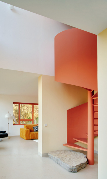 Дом, адаптированный к экстремально крутому склону Дом, адаптированный к экстремально крутому склону