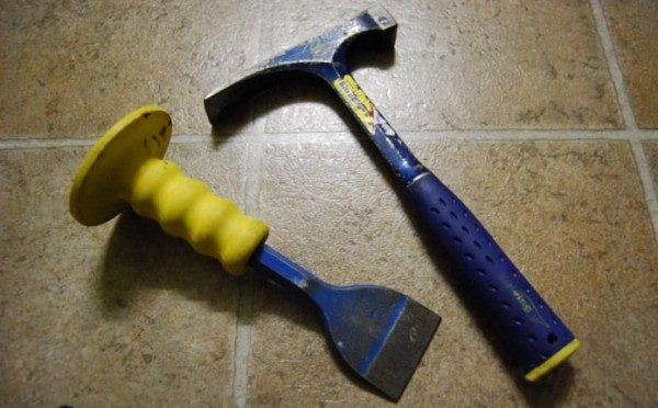 Как быстро и качественно снять старую краску со стен? Как быстро и качественно снять старую краску со стен?