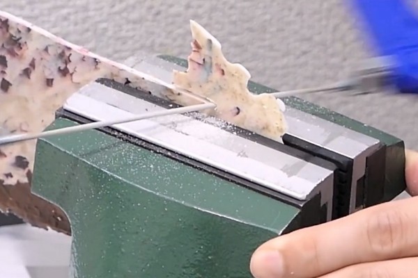 Удивительно, но факт – острейшие кухонные ножи из картона и пластиковых бутылок своими руками Удивительно, но факт – острейшие кухонные ножи из картона и пластиковых бутылок своими руками