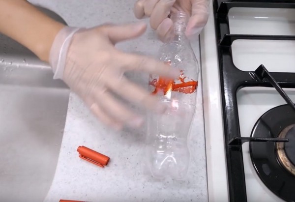 Удивительно, но факт – острейшие кухонные ножи из картона и пластиковых бутылок своими руками Удивительно, но факт – острейшие кухонные ножи из картона и пластиковых бутылок своими руками