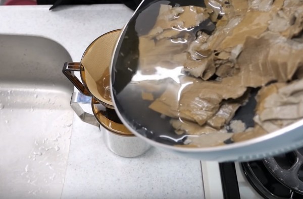 Удивительно, но факт – острейшие кухонные ножи из картона и пластиковых бутылок своими руками Удивительно, но факт – острейшие кухонные ножи из картона и пластиковых бутылок своими руками