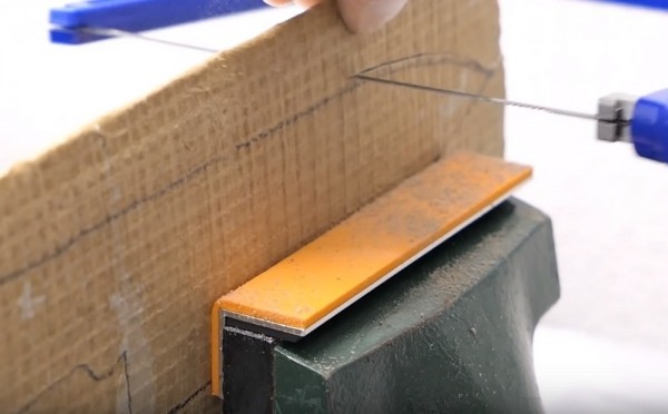 Удивительно, но факт – острейшие кухонные ножи из картона и пластиковых бутылок своими руками Удивительно, но факт – острейшие кухонные ножи из картона и пластиковых бутылок своими руками