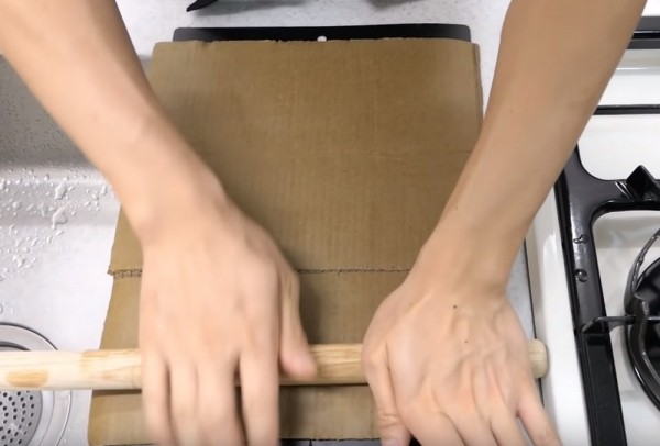 Удивительно, но факт – острейшие кухонные ножи из картона и пластиковых бутылок своими руками Удивительно, но факт – острейшие кухонные ножи из картона и пластиковых бутылок своими руками