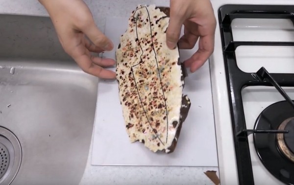 Удивительно, но факт – острейшие кухонные ножи из картона и пластиковых бутылок своими руками Удивительно, но факт – острейшие кухонные ножи из картона и пластиковых бутылок своими руками