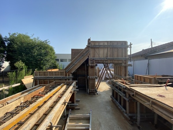 Семейный дом с уникальной бетонной конструкцией