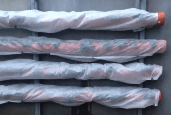 Грядки для клубники из труб своими руками: пластиковых, ПВХ, вертикальные, горизонтальные