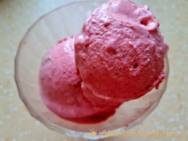 Клубнично-банановое мороженое без сливок и сахара Клубнично-банановое мороженое без сливок и сахара