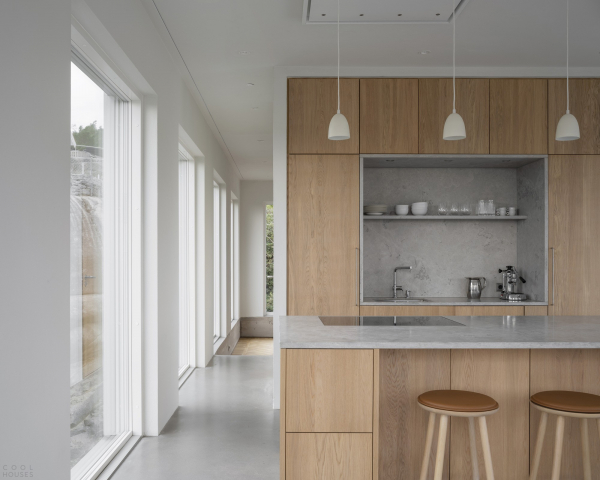 Скульптурная бетонная вилла в суровом рельефе Скульптурная бетонная вилла в суровом рельефе