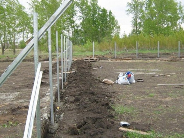 Как сделать забор из сетки рабицы — новые методы установки + расчет Как сделать забор из сетки рабицы — новые методы установки + расчет