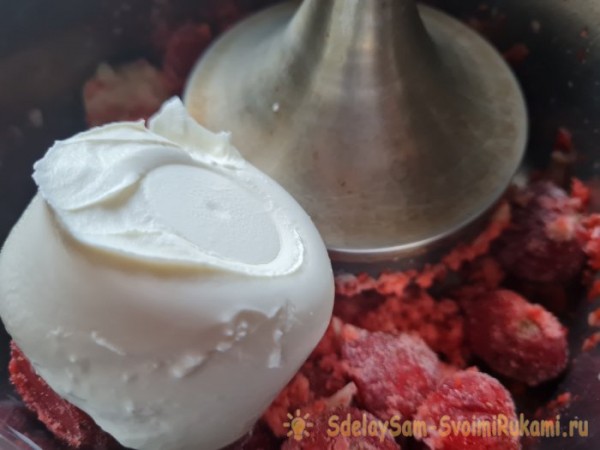 Клубнично-банановое мороженое без сливок и сахара Клубнично-банановое мороженое без сливок и сахара