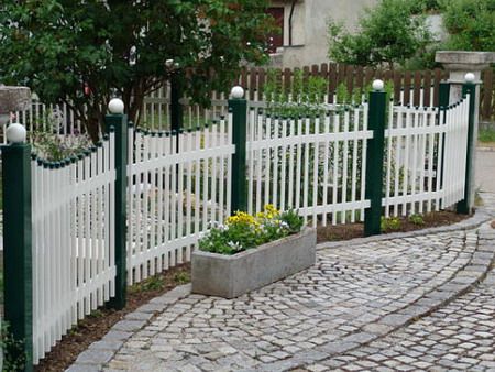 Деревянный забор своими руками: пошаговая инструкция Деревянный забор своими руками: пошаговая инструкция