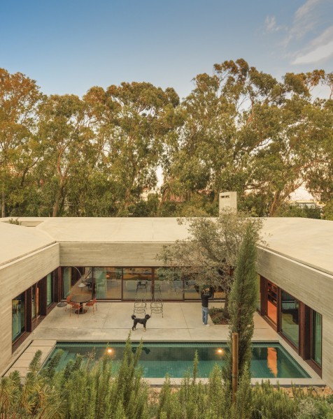 Минималистичная резиденция с рационалистической геометрией Минималистичная резиденция с рационалистической геометрией