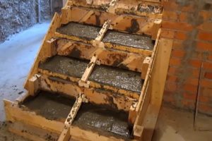 Бетонная лестница своими руками: с какими трудностями придется столкнуться, расчет и пошаговый процесс Бетонная лестница своими руками: с какими трудностями придется столкнуться, расчет и пошаговый процесс