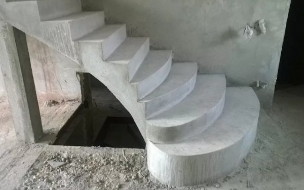 Бетонная лестница своими руками: с какими трудностями придется столкнуться, расчет и пошаговый процесс Бетонная лестница своими руками: с какими трудностями придется столкнуться, расчет и пошаговый процесс