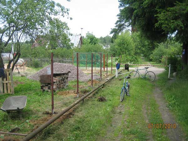 Как сделать забор из сетки рабицы — новые методы установки + расчет Как сделать забор из сетки рабицы — новые методы установки + расчет