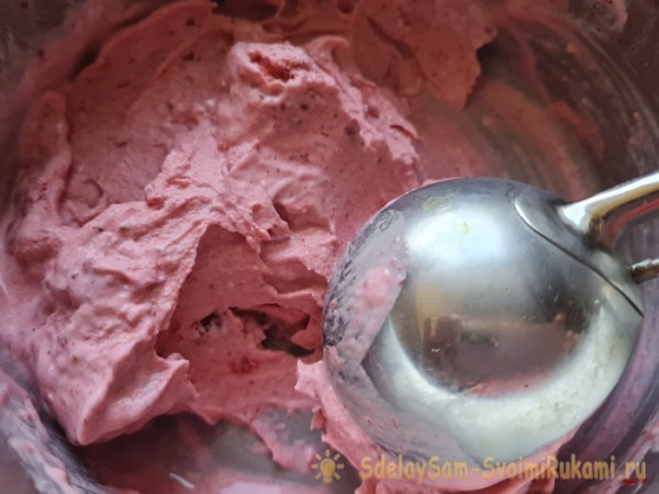 Клубнично-банановое мороженое без сливок и сахара Клубнично-банановое мороженое без сливок и сахара