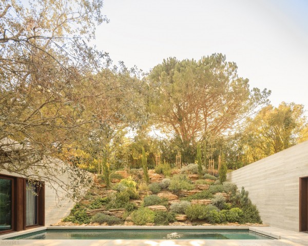 Минималистичная резиденция с рационалистической геометрией Минималистичная резиденция с рационалистической геометрией