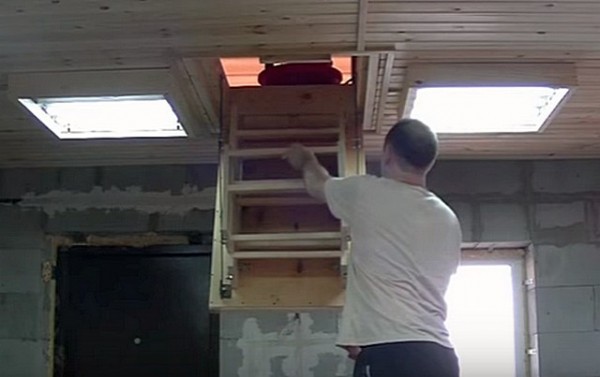 Лестница раскладная на чердак своими руками с люком: пошаговая инструкция Лестница раскладная на чердак своими руками с люком: пошаговая инструкция