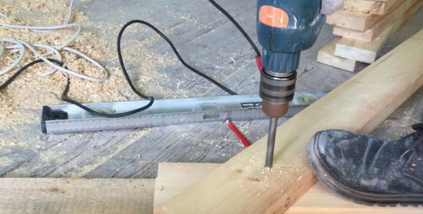 Делаем складные строительные козлы из обрезков досок на дачу Делаем складные строительные козлы из обрезков досок на дачу