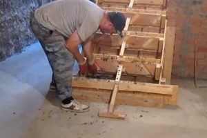 Бетонная лестница своими руками: с какими трудностями придется столкнуться, расчет и пошаговый процесс Бетонная лестница своими руками: с какими трудностями придется столкнуться, расчет и пошаговый процесс