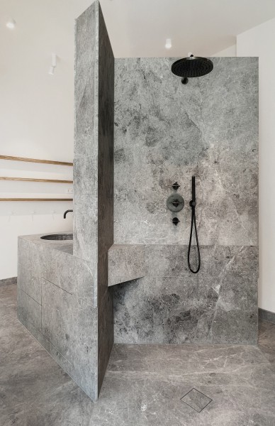 Интерьер квартиры с креативными дизайнерскими решениями