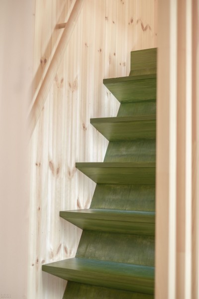 Скандинавская деревянная хижина в дикой природе Скандинавская деревянная хижина в дикой природе