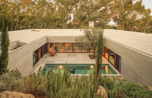 Минималистичная резиденция с рационалистической геометрией Минималистичная резиденция с рационалистической геометрией