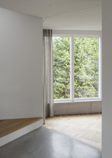 Скульптурная бетонная вилла в суровом рельефе Скульптурная бетонная вилла в суровом рельефе