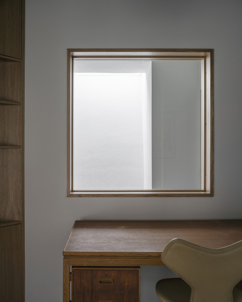 Скульптурная бетонная вилла в суровом рельефе Скульптурная бетонная вилла в суровом рельефе