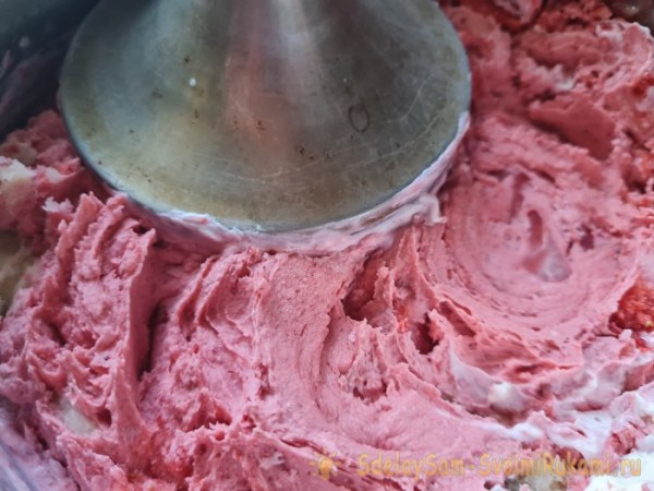 Клубнично-банановое мороженое без сливок и сахара Клубнично-банановое мороженое без сливок и сахара