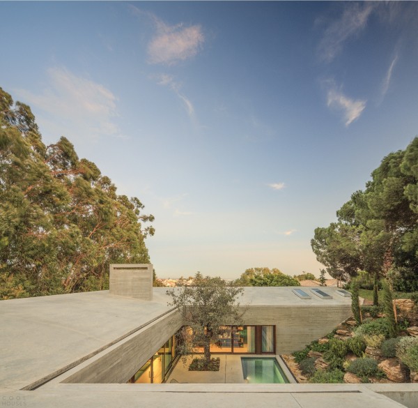 Минималистичная резиденция с рационалистической геометрией Минималистичная резиденция с рационалистической геометрией