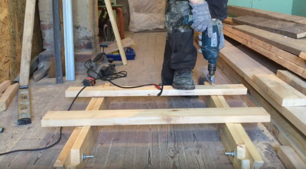 Делаем складные строительные козлы из обрезков досок на дачу Делаем складные строительные козлы из обрезков досок на дачу