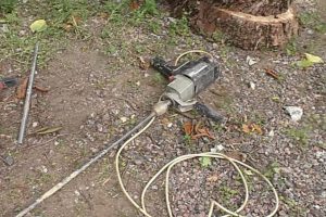 Деревянный забор на металлических столбах своими руками: пошаговая инструкция + фото