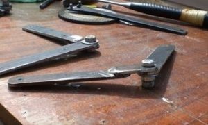 Лестница раскладная на чердак своими руками с люком: пошаговая инструкция Лестница раскладная на чердак своими руками с люком: пошаговая инструкция