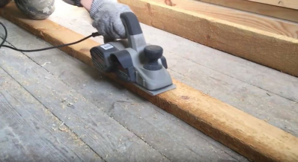 Делаем складные строительные козлы из обрезков досок на дачу Делаем складные строительные козлы из обрезков досок на дачу