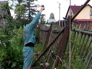 Как построить забор из профлиста своими руками: пошаговая инструкция и важные нюансы