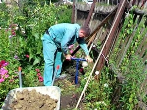 Как построить забор из профлиста своими руками: пошаговая инструкция и важные нюансы