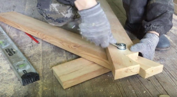 Делаем складные строительные козлы из обрезков досок на дачу Делаем складные строительные козлы из обрезков досок на дачу