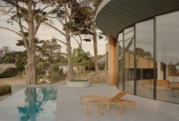 Элегантная резиденция с волнистыми фасадами Элегантная резиденция с волнистыми фасадами