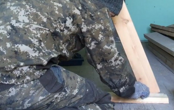 Делаем складные строительные козлы из обрезков досок на дачу Делаем складные строительные козлы из обрезков досок на дачу