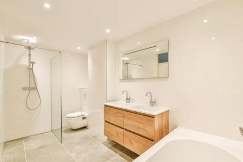 Как правильно выбрать душевую кабину: типы, параметры, достоинства, недостатки и ценовые категории