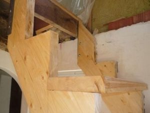 Забежная лестница своими руками: схемы + пошаговая инструкция с фото Забежная лестница своими руками: схемы + пошаговая инструкция с фото
