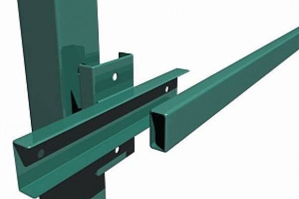 Деревянный забор на металлических столбах своими руками: пошаговая инструкция + фото