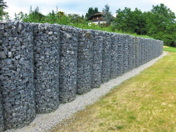 Забор из камня своими руками: пошаговый процесс с пояснениями Забор из камня своими руками: пошаговый процесс с пояснениями