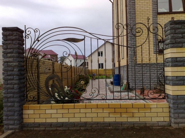 Кованый забор своими руками: пошаговое руководство