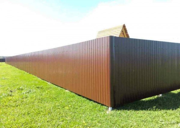 Во сколько обойдется забор из профлиста на участке?