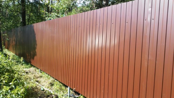 Во сколько обойдется забор из профлиста на участке?