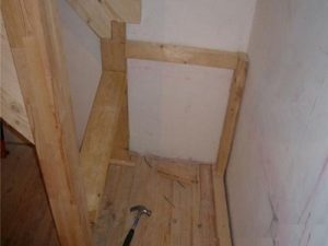 Забежная лестница своими руками: схемы + пошаговая инструкция с фото Забежная лестница своими руками: схемы + пошаговая инструкция с фото