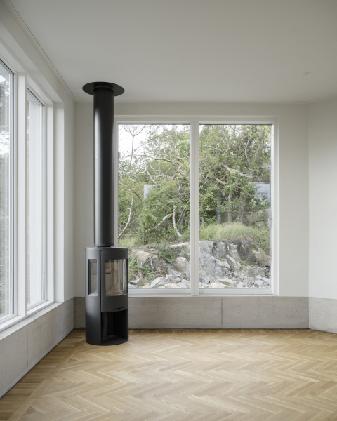 Скульптурная бетонная вилла в суровом рельефе Скульптурная бетонная вилла в суровом рельефе